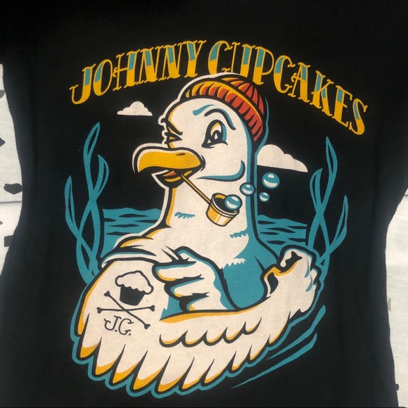 Johnny Cupcakes Martha’s Vineyard Women’s Tee Sz M - Picture 2 of 6